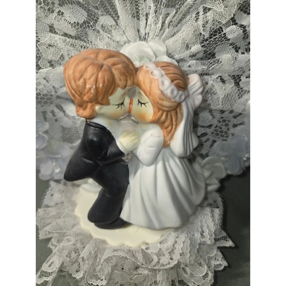 Vintage Coast Novelty Wedding Cake Topper Kissing Bride Groom Lace Arch 9 Inch